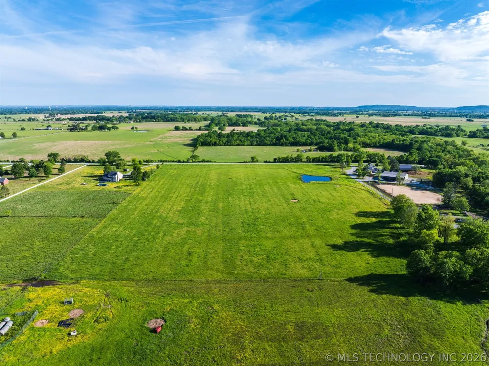 15 E 450 ROAD Pryor, OK 74361