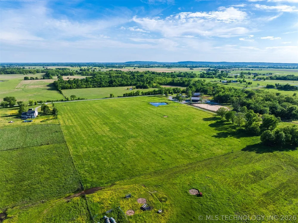 15 E 450 ROAD Pryor, OK 74361