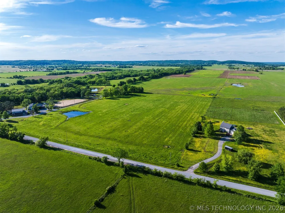 15 E 450 ROAD Pryor, OK 74361