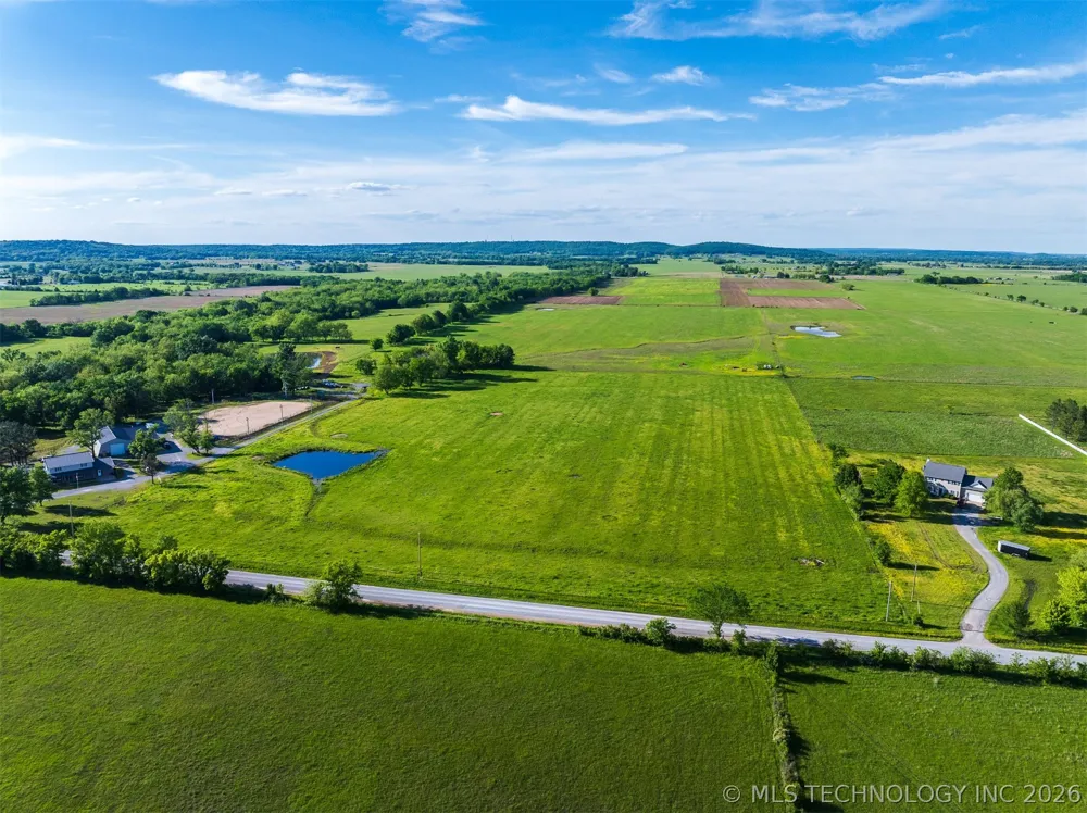 15 E 450 ROAD Pryor, OK 74361