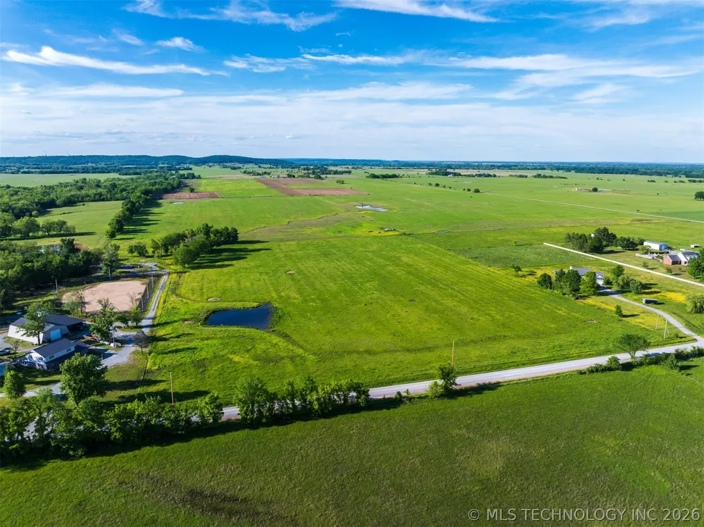 15 E 450 ROAD Pryor, OK 74361