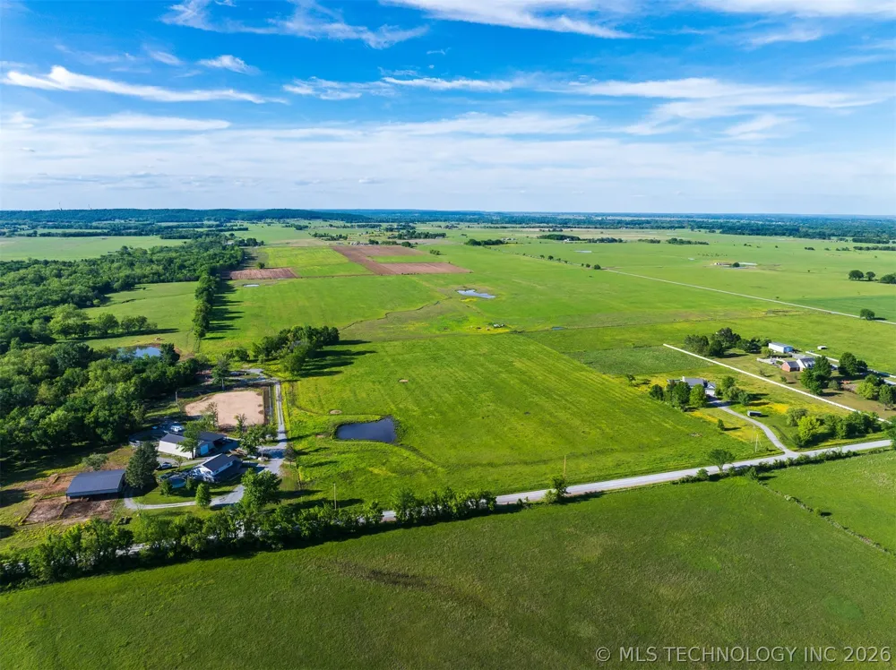 15 E 450 ROAD Pryor, OK 74361