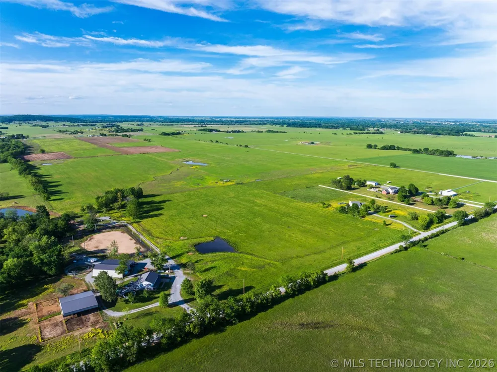 15 E 450 ROAD Pryor, OK 74361