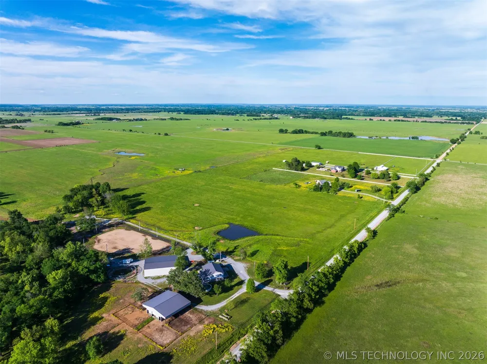 15 E 450 ROAD Pryor, OK 74361