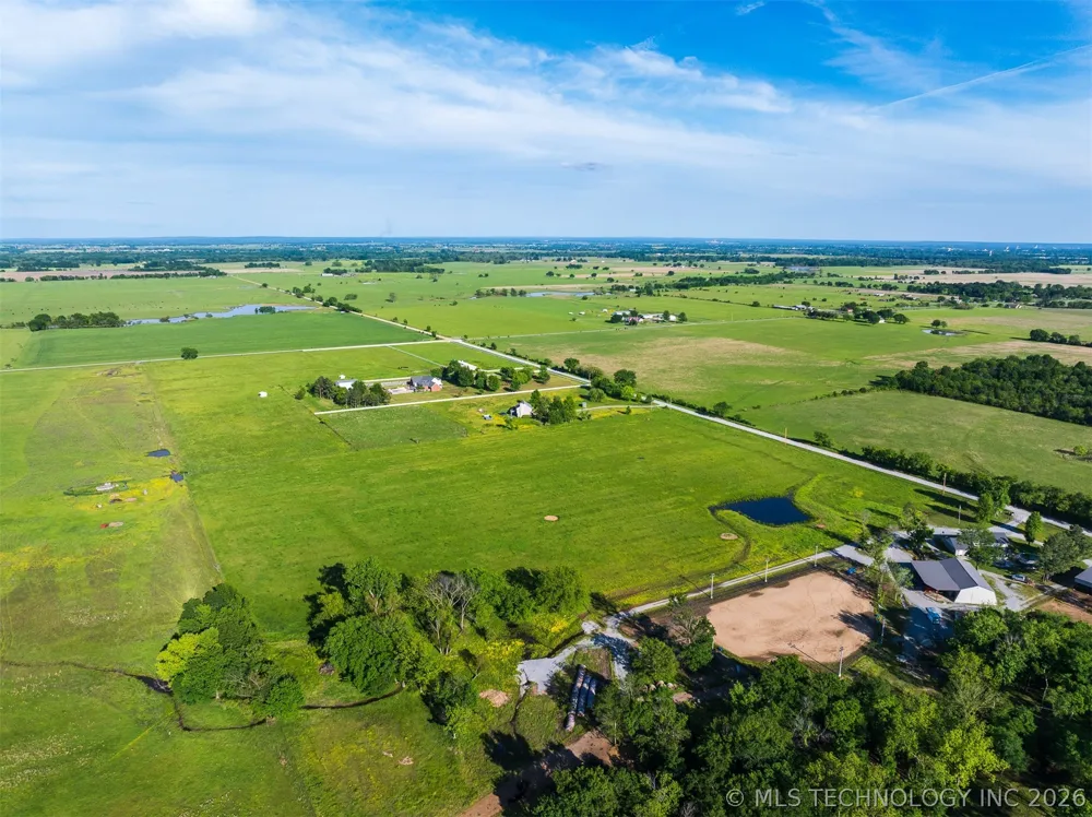 15 E 450 ROAD Pryor, OK 74361