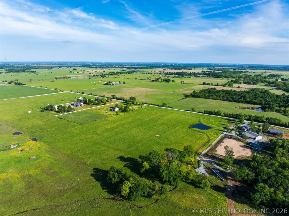 15 E 450 ROAD Pryor, OK 74361