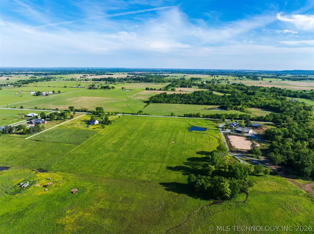 15 E 450 ROAD Pryor, OK 74361