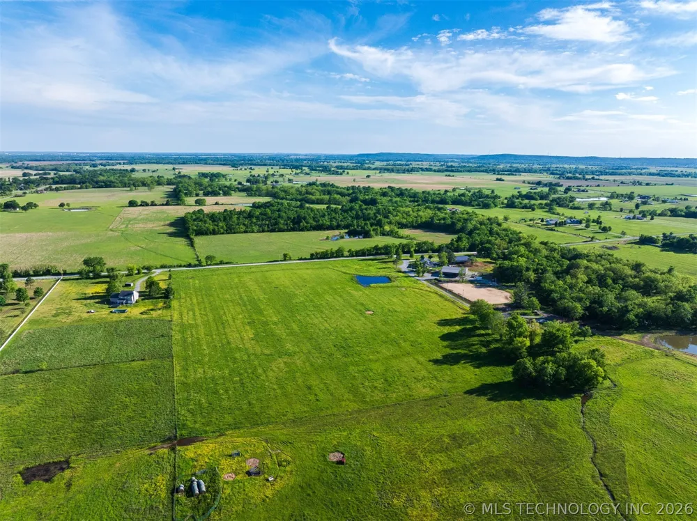 15 E 450 ROAD Pryor, OK 74361