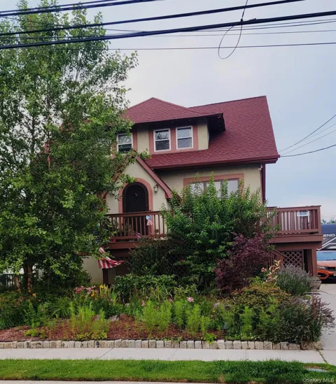 359 Roosevelt Avenue