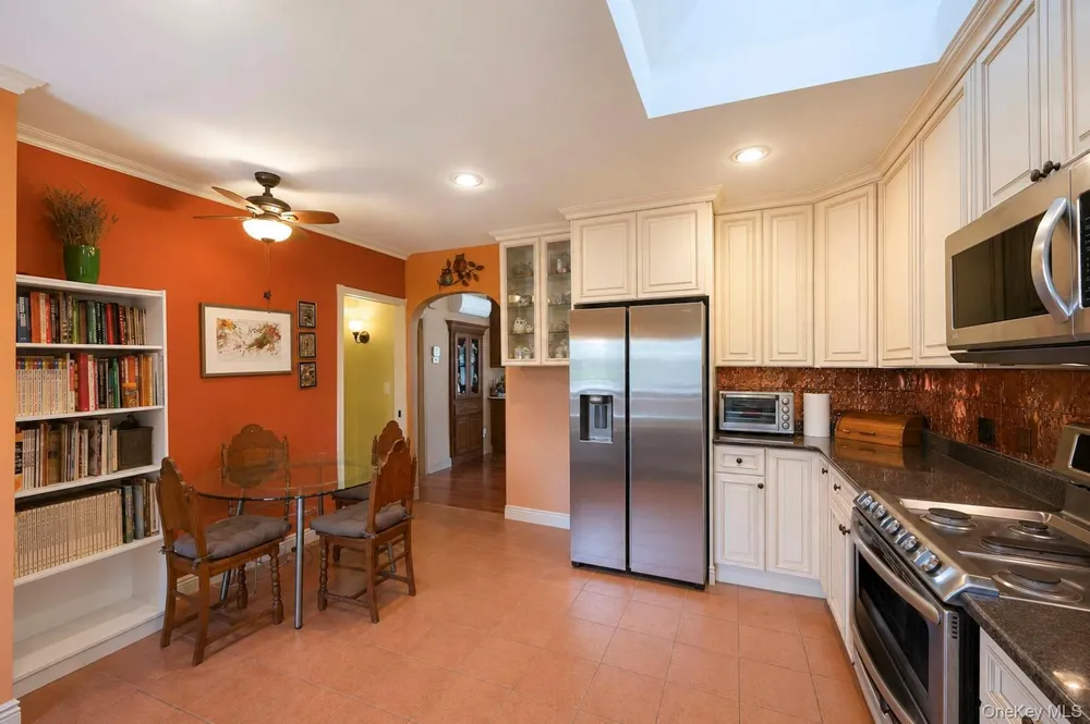 359 Roosevelt Avenue Freeport, NY 11520