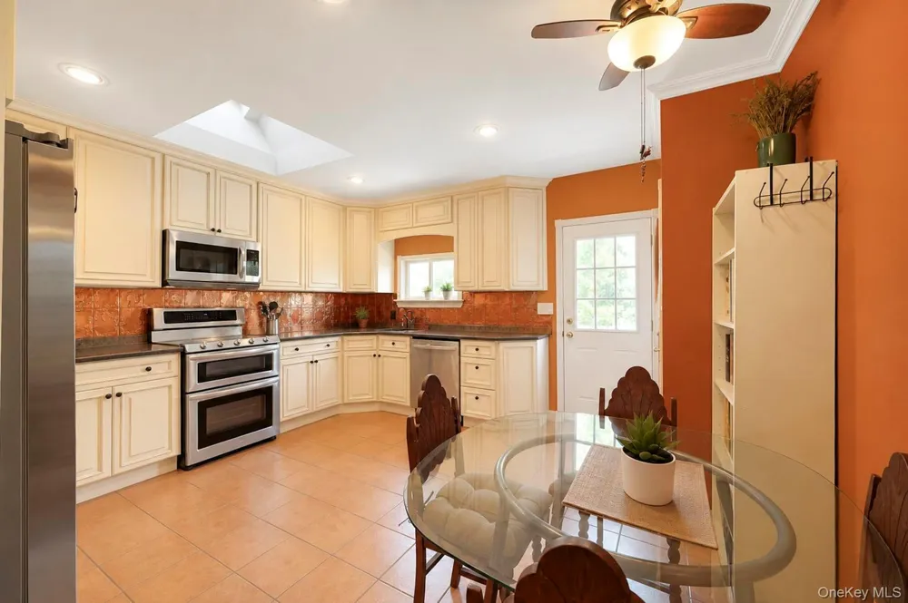 359 Roosevelt Avenue Freeport, NY 11520