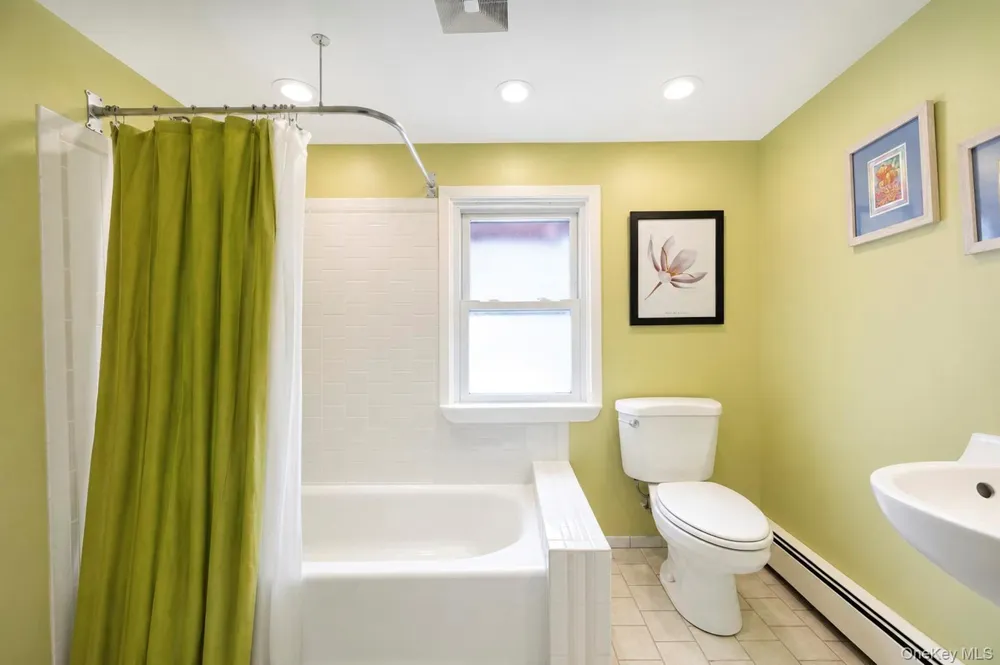 359 Roosevelt Avenue Freeport, NY 11520