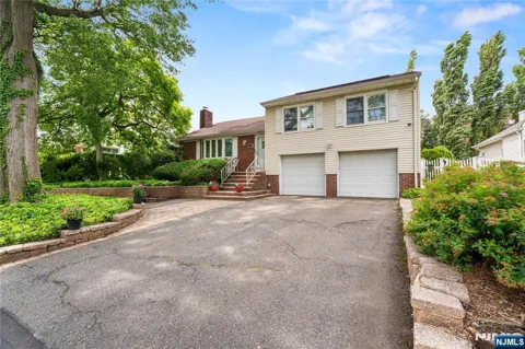 21 Ravine Avenue