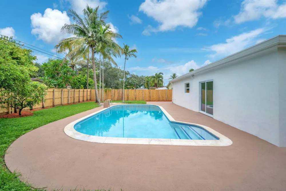 4872 NW 6TH COURT Plantation, FL 33317