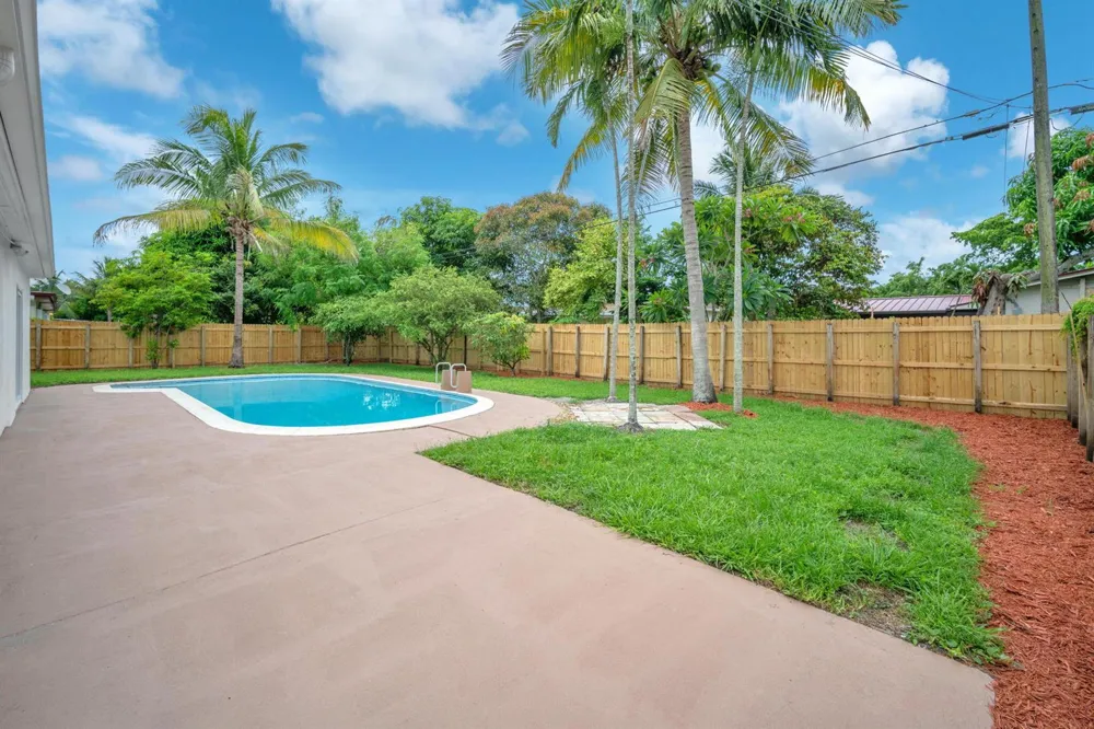 4872 NW 6TH COURT Plantation, FL 33317