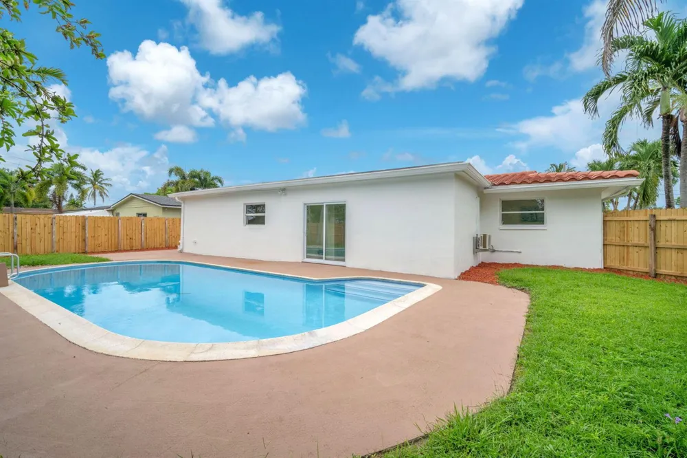 4872 NW 6TH COURT Plantation, FL 33317