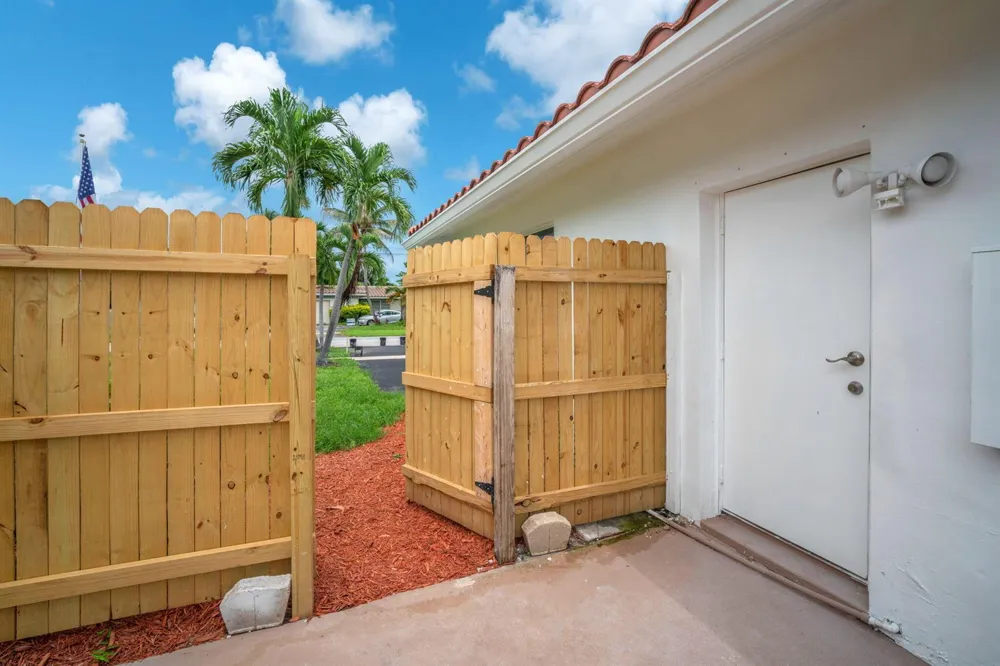 4872 NW 6TH COURT Plantation, FL 33317