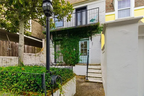811 Lovett Boulevard #21