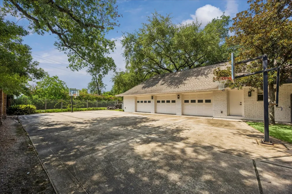 5524 Sturbridge Drive Houston, TX 77056