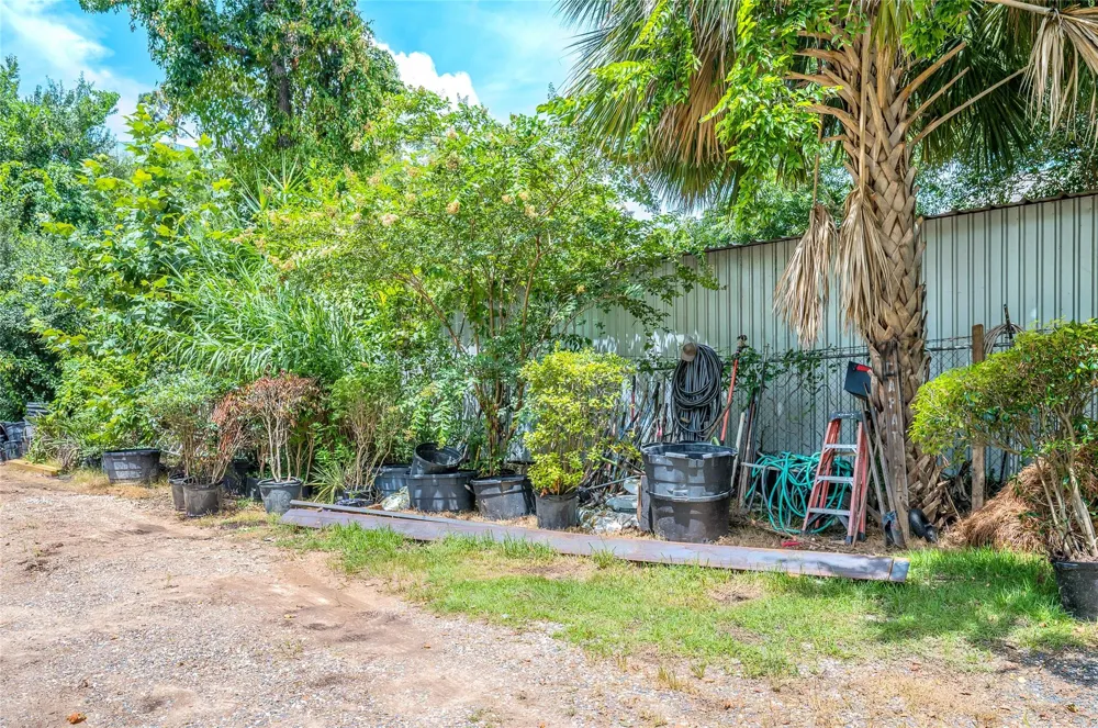 1137 W 26th Street Houston, TX 77008