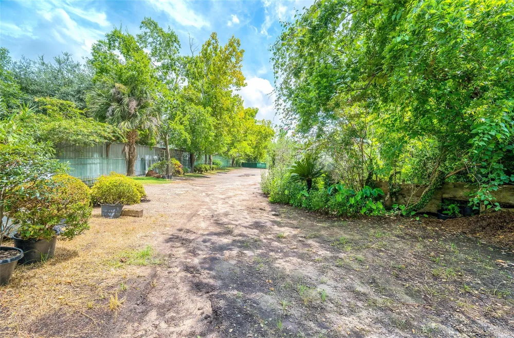 1137 W 26th Street Houston, TX 77008