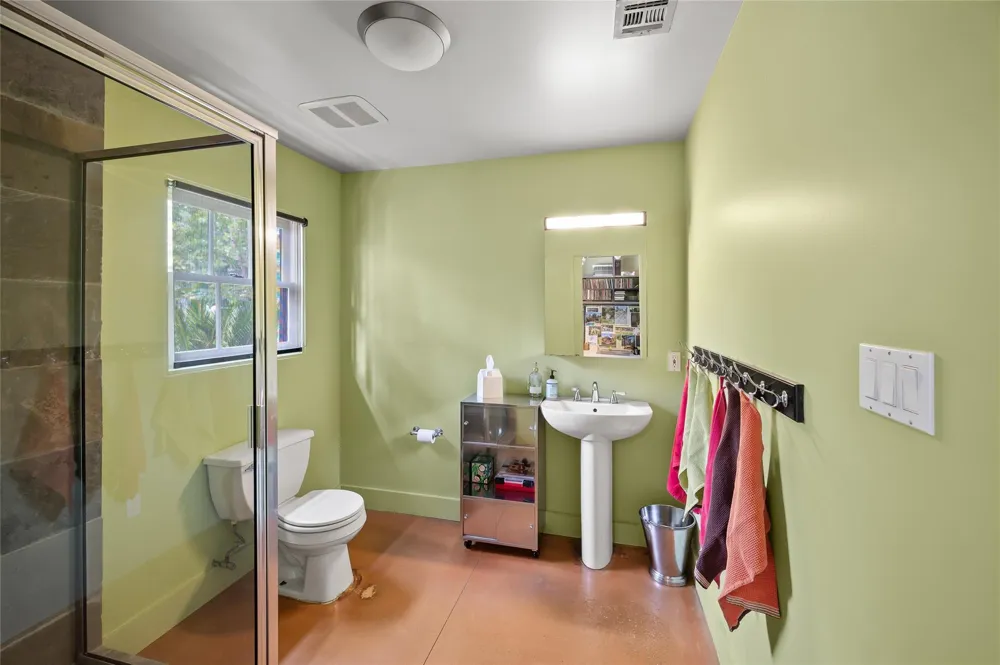 1137 W 26th Street Houston, TX 77008