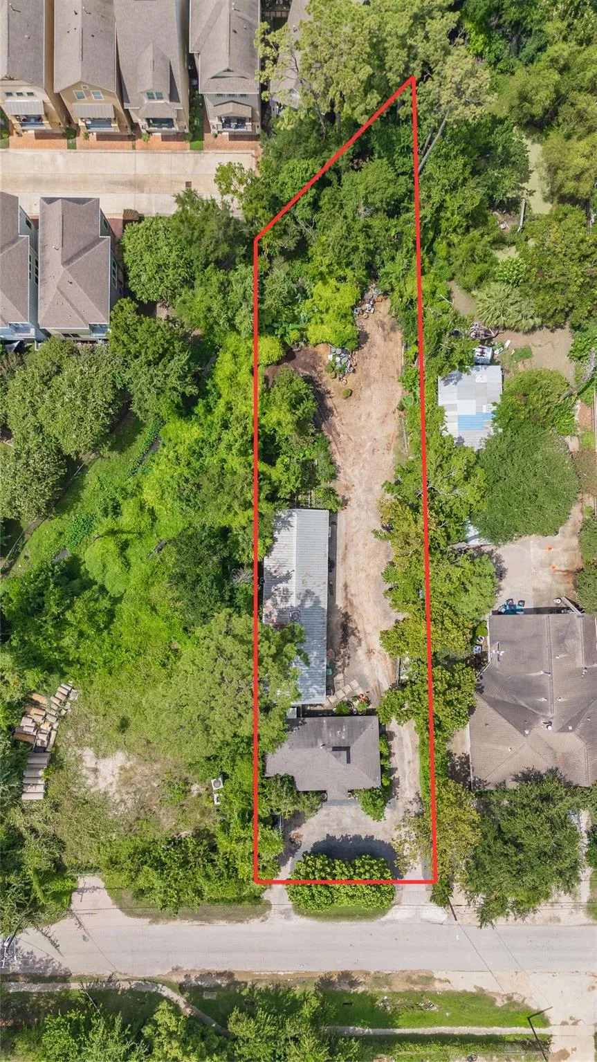 1137 W 26th Street Houston, TX 77008