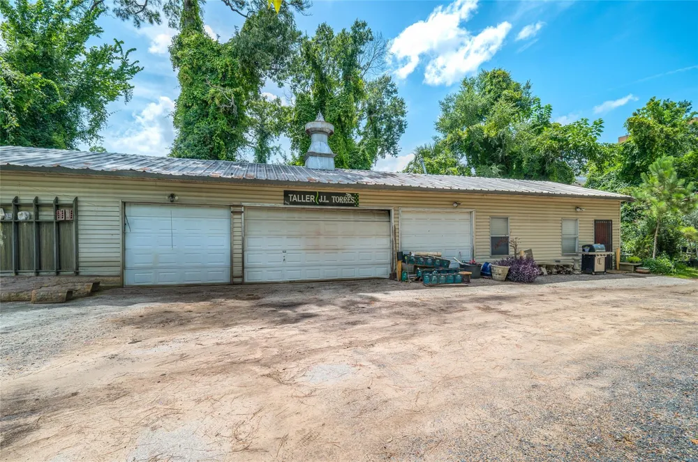 1137 W 26th Street Houston, TX 77008