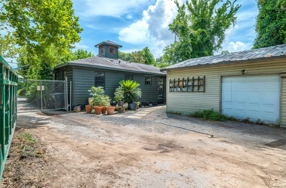 1137 W 26th Street Houston, TX 77008