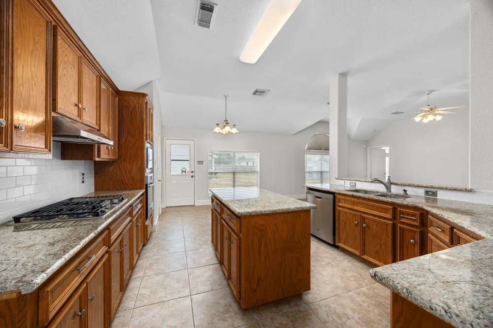 6908 Westgate Street Wallis, TX 77485