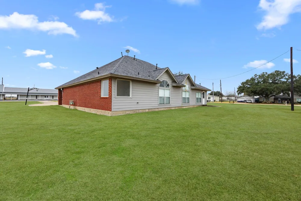 6908 Westgate Street Wallis, TX 77485