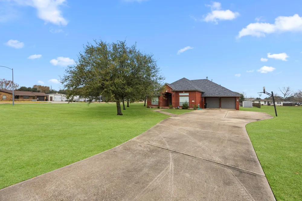 6908 Westgate Street Wallis, TX 77485