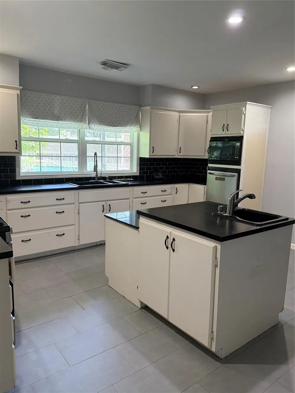 707 S Mccarty Avenue Eagle Lake, TX 77434