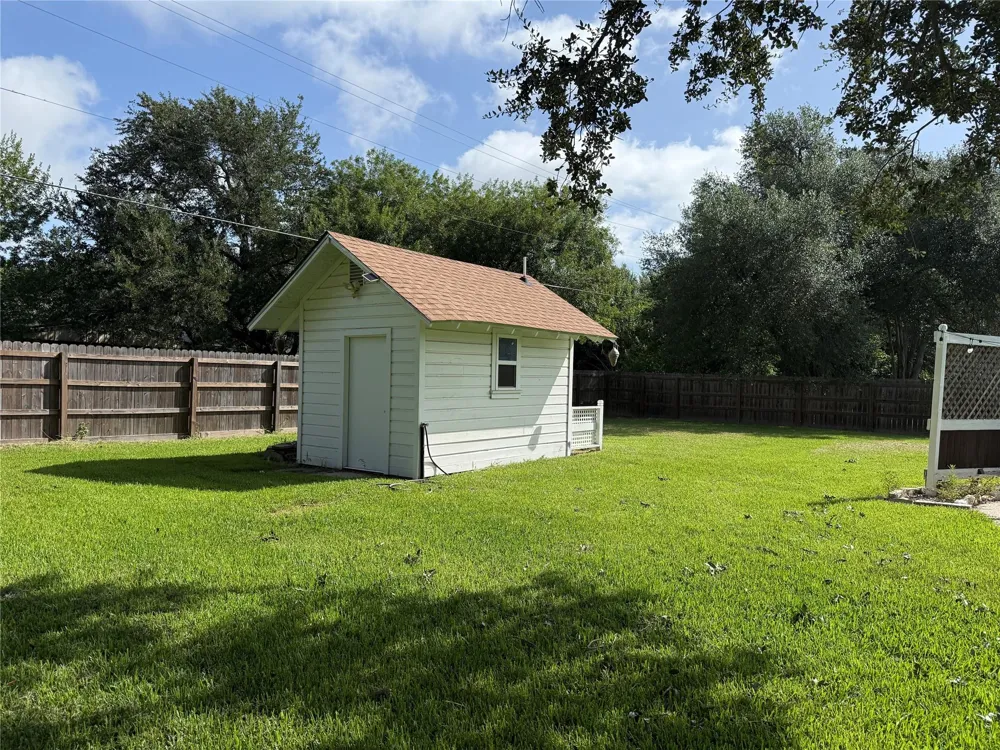 707 S Mccarty Avenue Eagle Lake, TX 77434