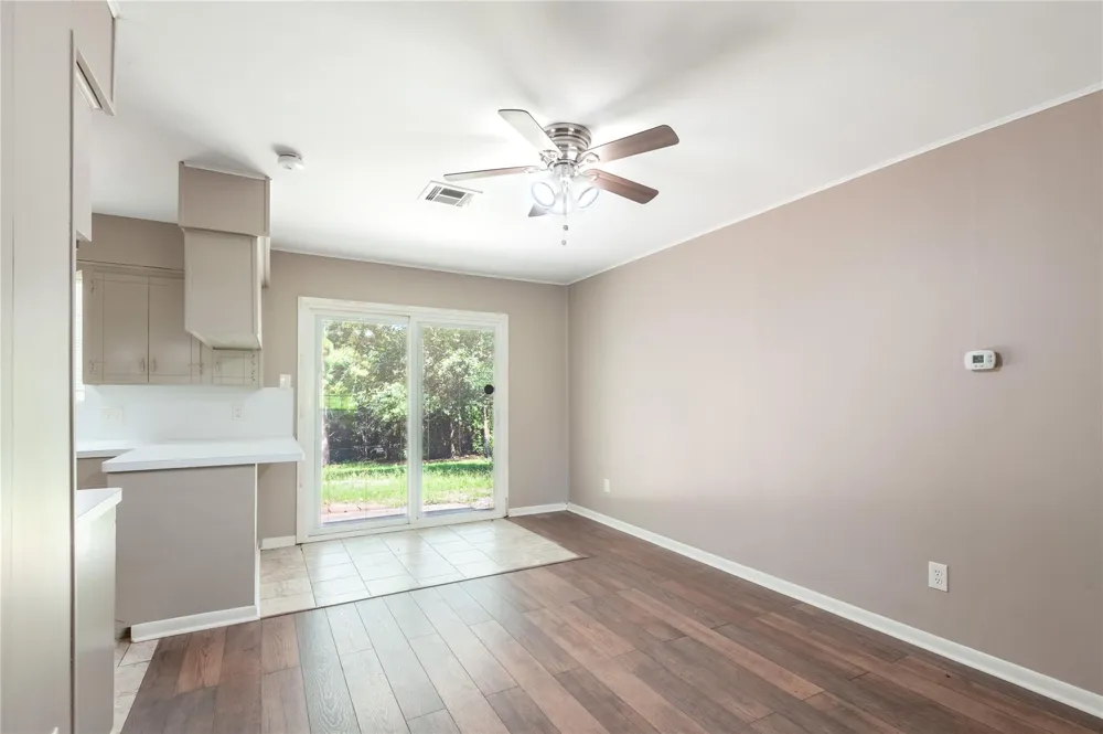427 Sunnyside Street Huntsville, TX 77320