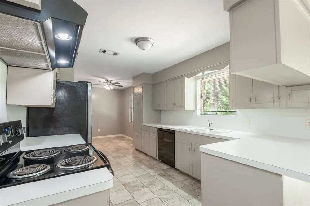 427 Sunnyside Street Huntsville, TX 77320
