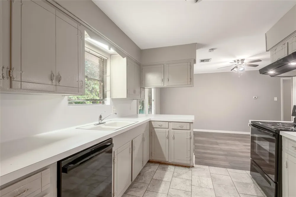 427 Sunnyside Street Huntsville, TX 77320