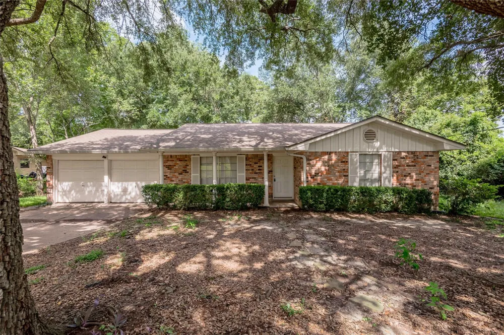 427 Sunnyside Street Huntsville, TX 77320