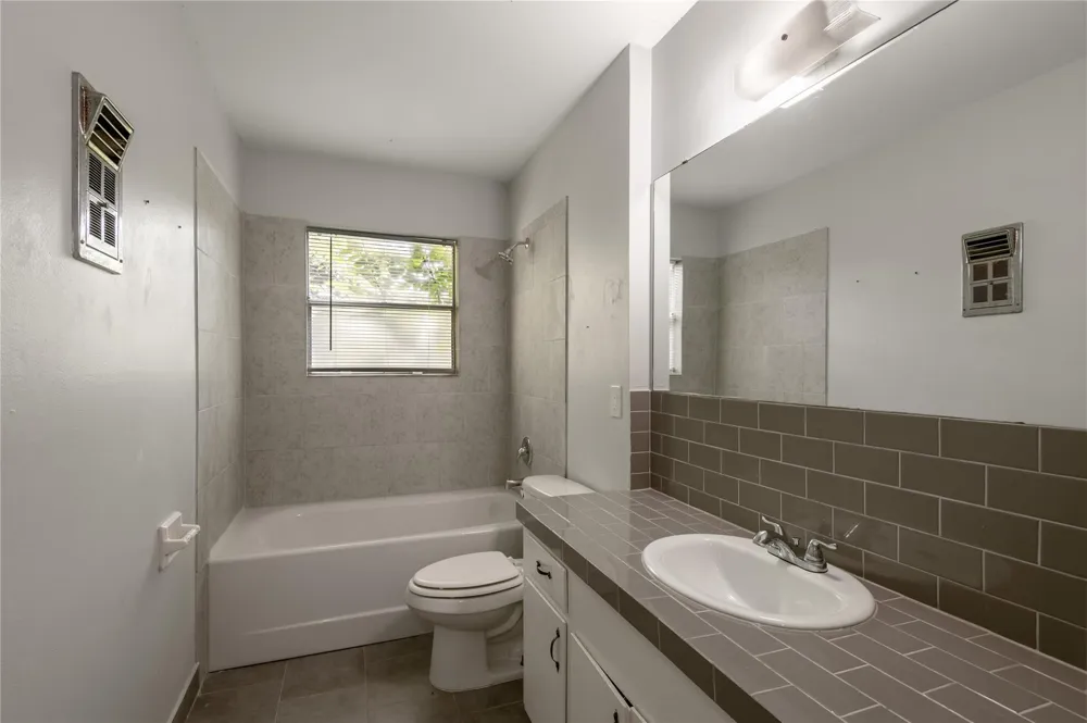 427 Sunnyside Street Huntsville, TX 77320