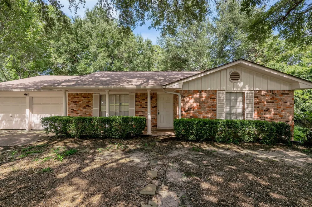 427 Sunnyside Street Huntsville, TX 77320