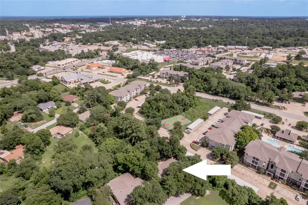427 Sunnyside Street Huntsville, TX 77320