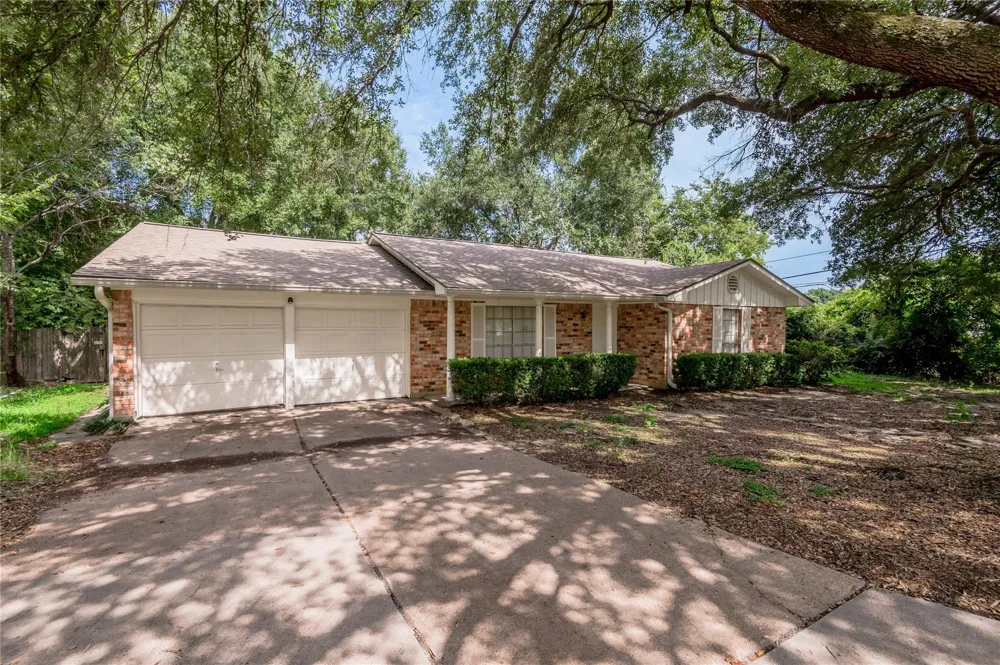 427 Sunnyside Street Huntsville, TX 77320