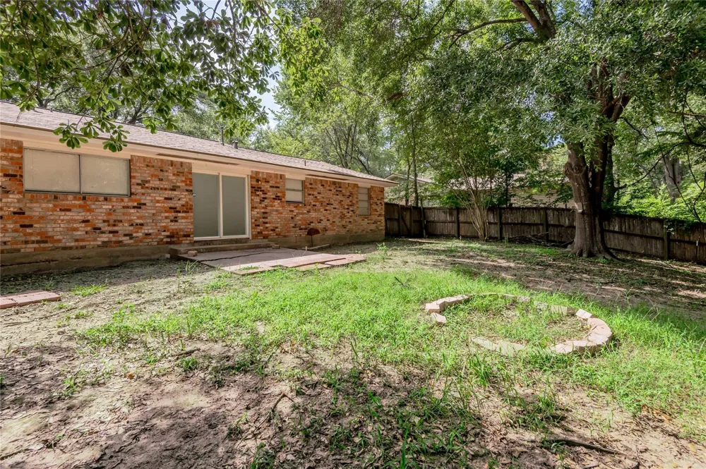427 Sunnyside Street Huntsville, TX 77320