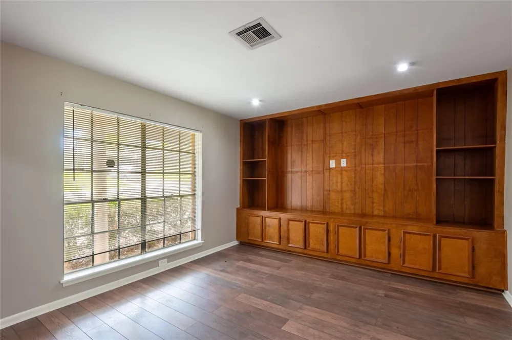 427 Sunnyside Street Huntsville, TX 77320