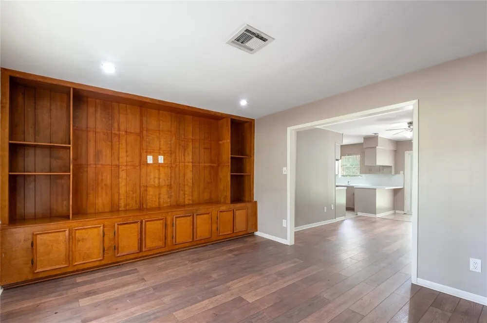 427 Sunnyside Street Huntsville, TX 77320