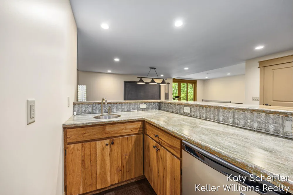 6065 W Back Forty Drive NE Belmont, MI 49306