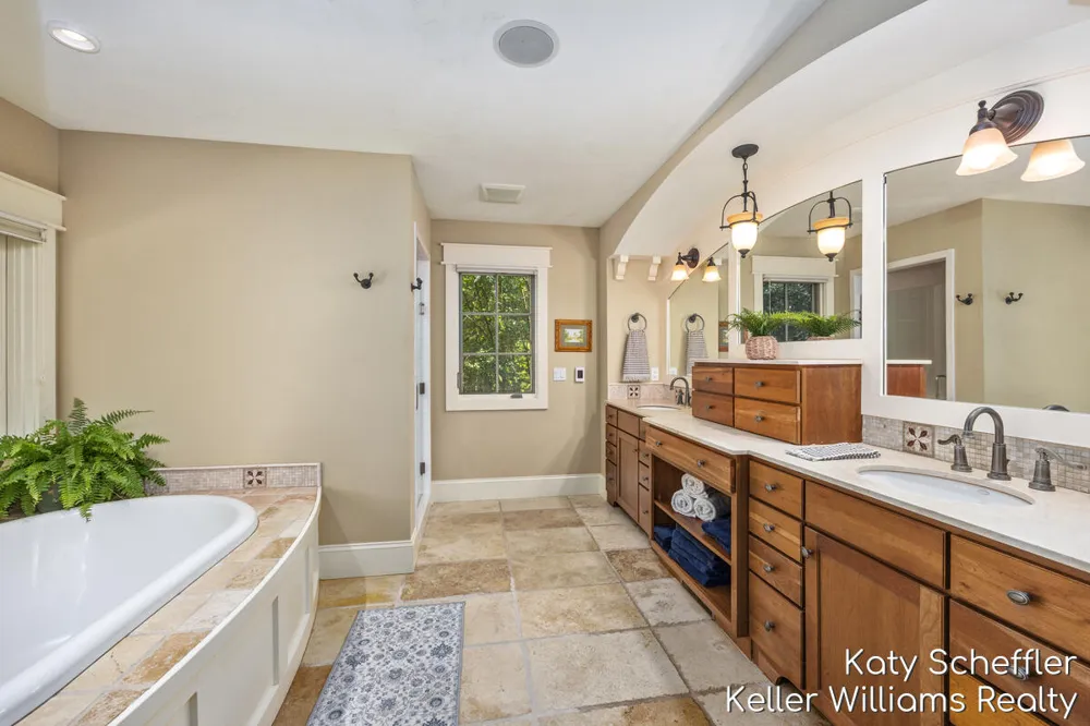 6065 W Back Forty Drive NE Belmont, MI 49306