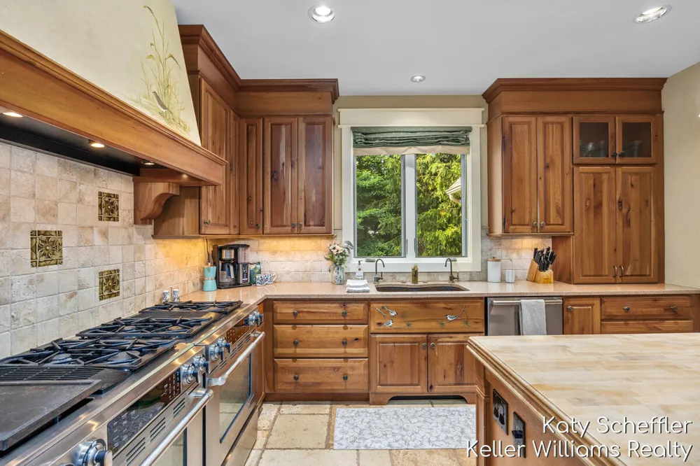 6065 W Back Forty Drive NE Belmont, MI 49306