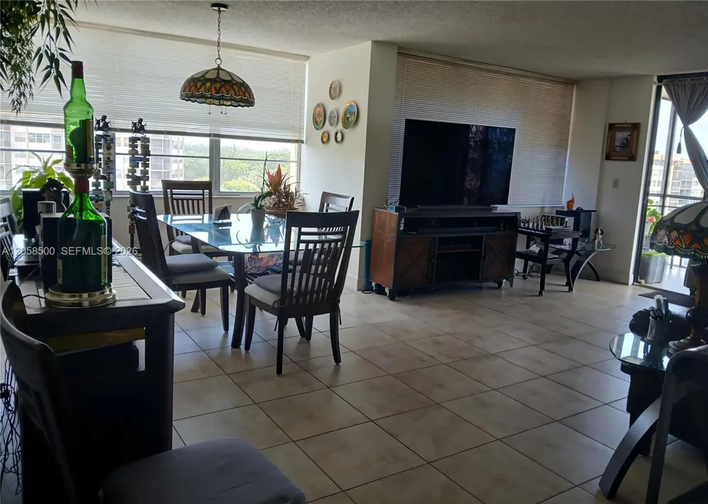 1100 Saint Charles Pl #712 Pembroke Pines, FL 33026