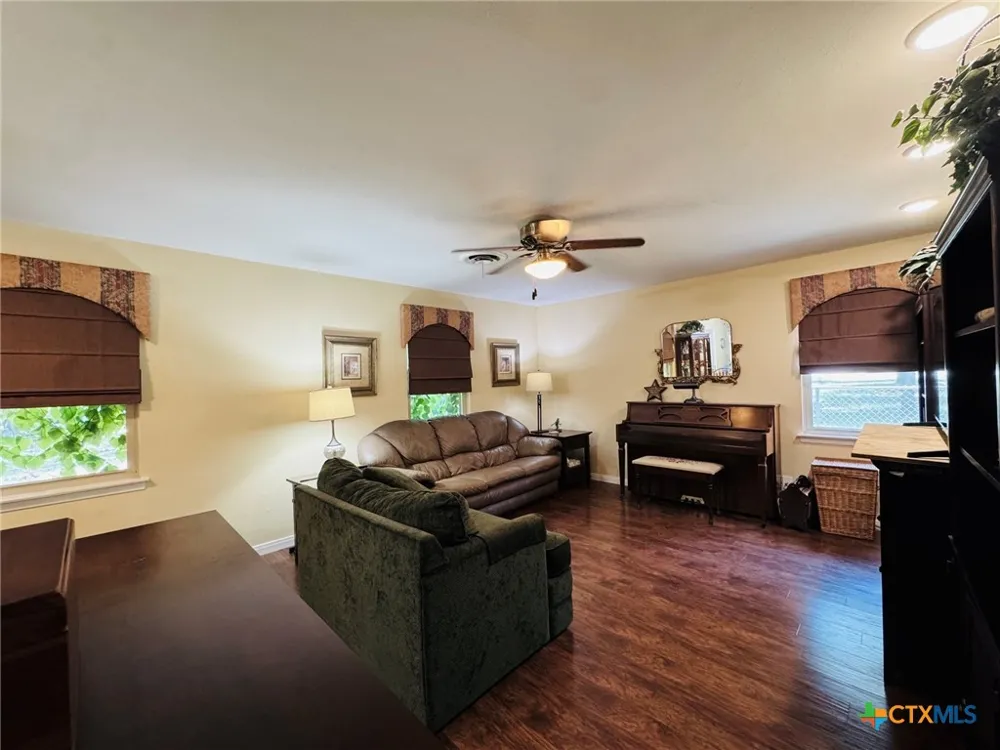 105 Curry Drive Gatesville, TX 76528